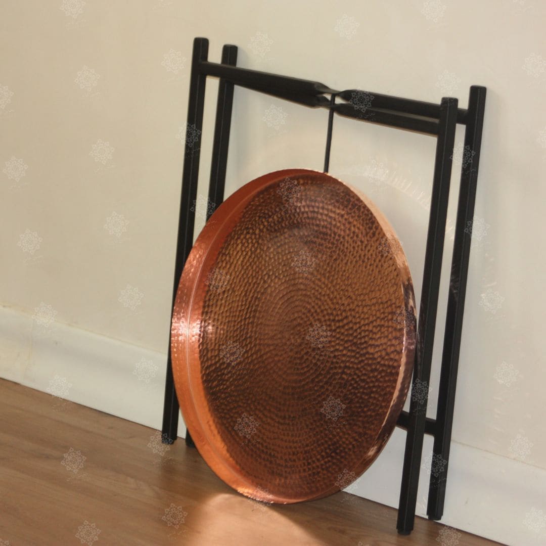 ZEN - Table d'Appoint Pliante en Cuivre martelé et Fer Forgé - NHASSFES
