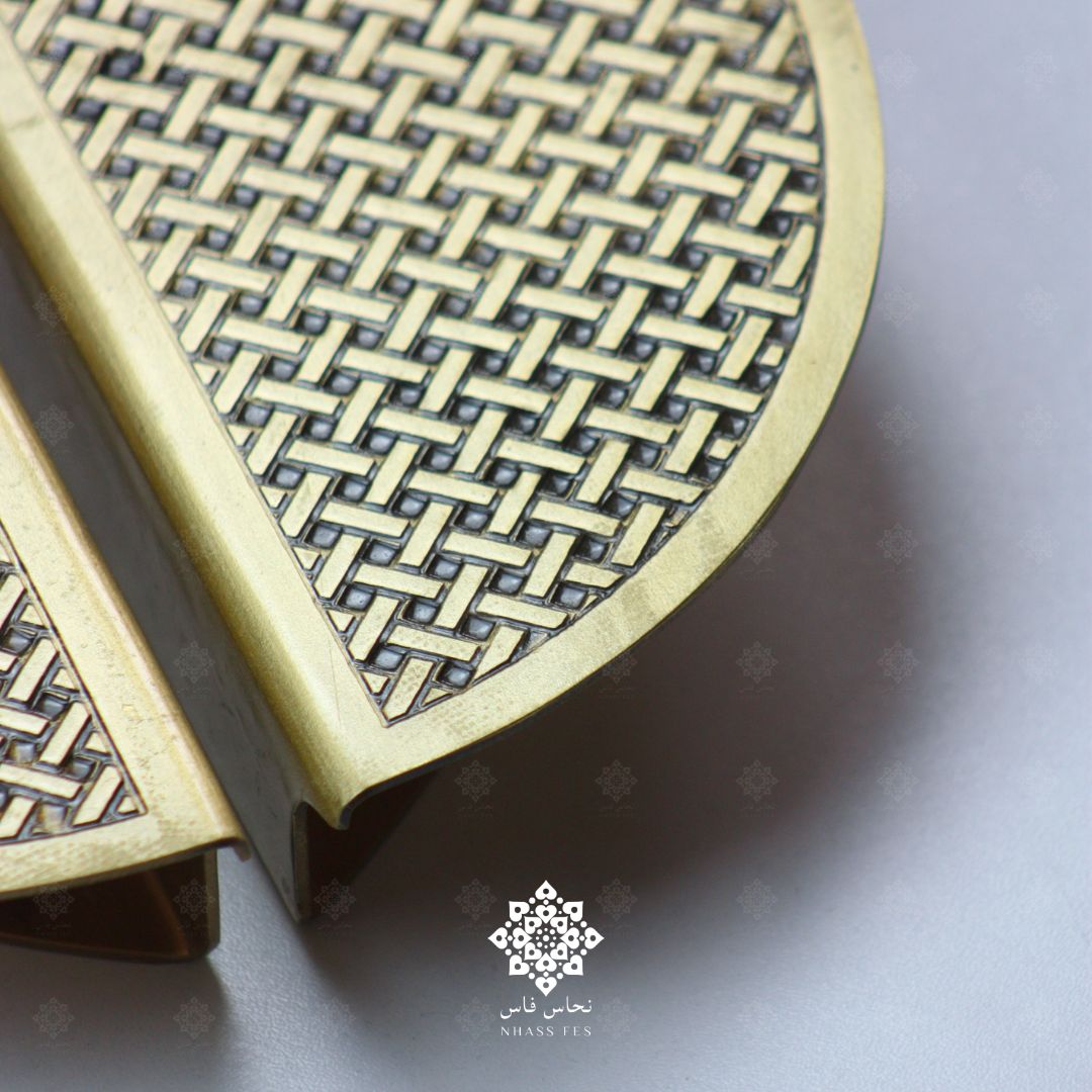 MAJESTY - Poignée de porte en laiton en relief vernis - NHASSFES